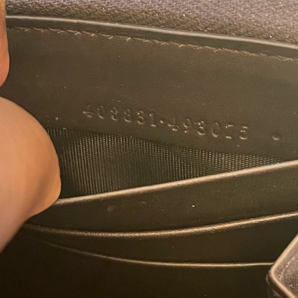 GENTLY USED LARGE GUCCI ZIP ROUND WALLET - Picture 2 of 3